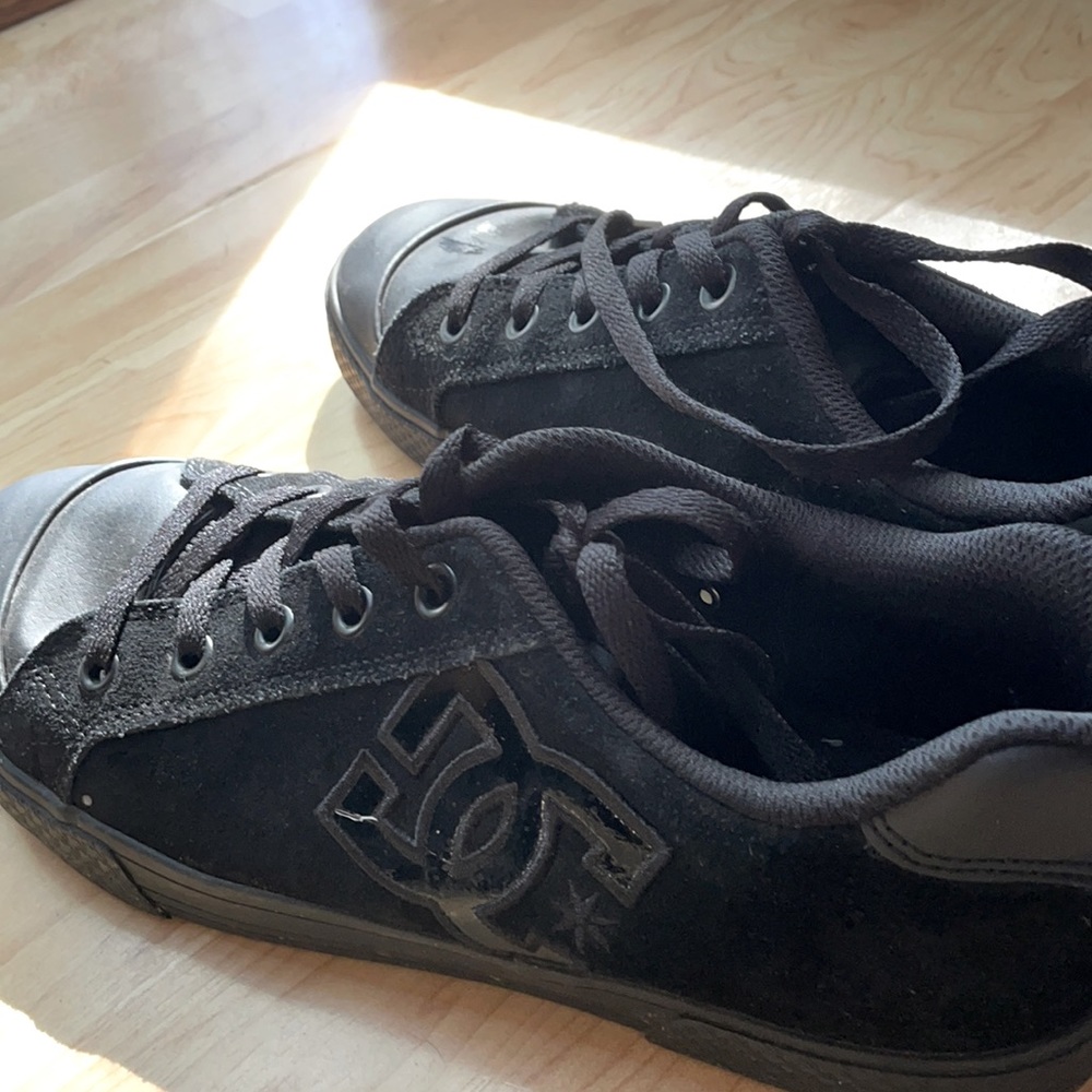 DC suede skate shoes